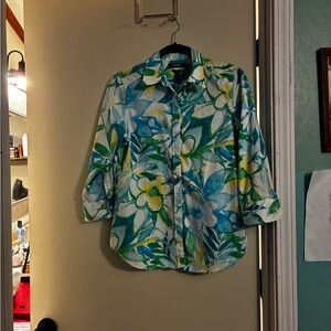 EUC Ladies Chaps No Iron Button Down Top 3/4 Sleeves Floral ( M)